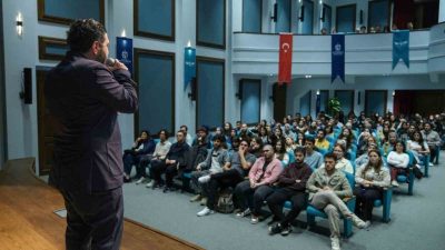 Kocaeli Büyükşehir Belediyesi, gençleri hem bugünün hem de yarının iş