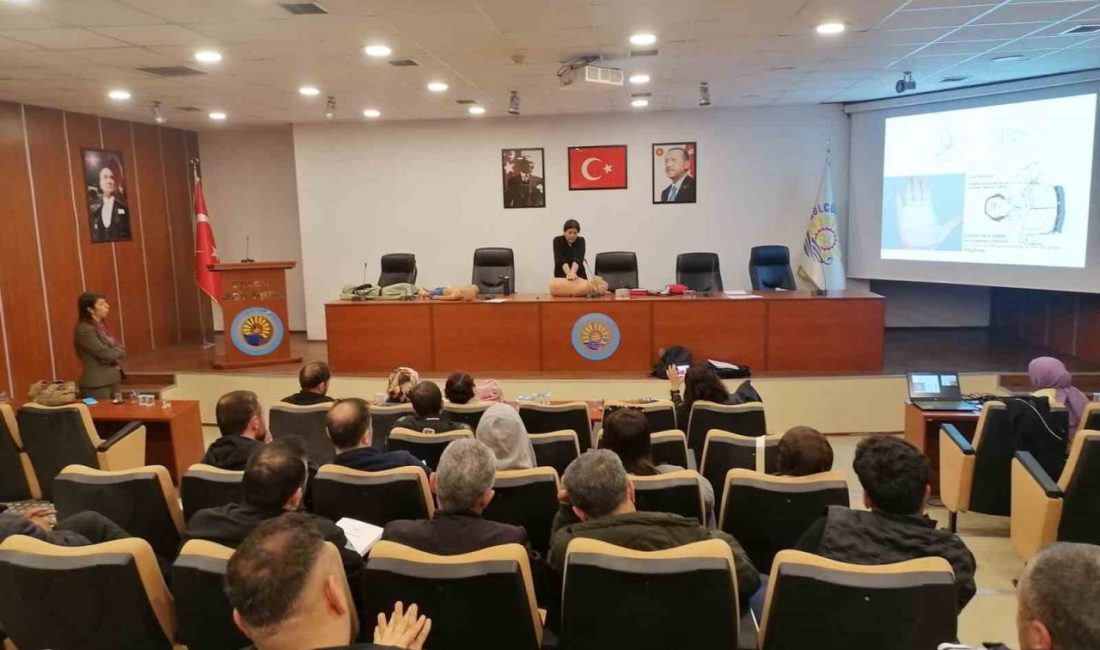 Gölcük Belediyesi personeline ilk yardım eğitimi Gölcük Belediyesi, personelinin bilgi ve birikimini artırmak amacıyla hizmet içi