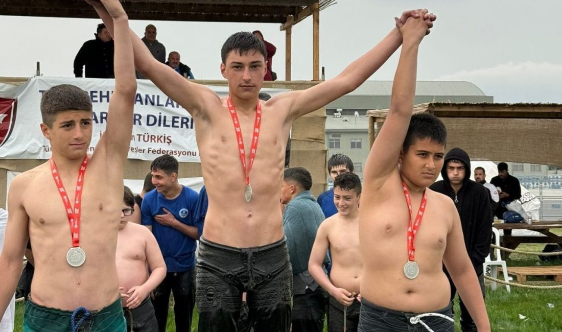 Gölcük Belediyespor pehlivanları, katıldıkları Samsun, İstanbul ve Balıkesir’de katıldıkları ayrı