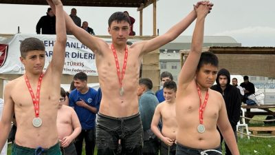 Gölcük Belediyespor pehlivanları, katıldıkları Samsun, İstanbul ve Balıkesir’de katıldıkları ayrı