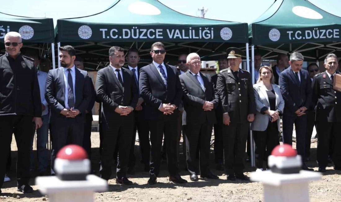 Görsel Sanatlar Lisesi’nin temeli atıldı Düzce Güzel Sanatlar Lisesi ve Konferans Salonu’nun temel düzenlenen törenle