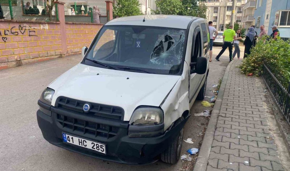 Hafif ticari araç ile scooterlar çarpıştı: 2 çocuk yaralandı Kocaeli’nin Körfez ilçesinde arka arkaya scooter’a binen 2 çocuk, hafif