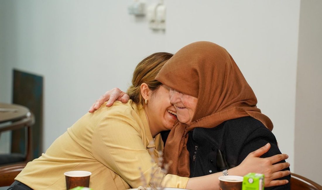 Huzur evi sakinleri bu etkinlikte gönüllerince eğlendi SUBÜ’lü öğrenciler, Hendek Melek Nişancı Huzurevi iş birliğiyle ‘Neşe Dolu