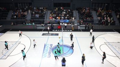 Çayırova Belediyesi’nin bilgievlerindeki pilates kurslarında eğitim gören kadın kursiyerler, voleybol