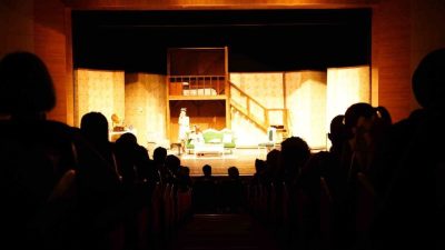 Düzce Belediyesi Şehir Tiyatroları, ‘Haydi Karına Koş’ isimli oyun ile