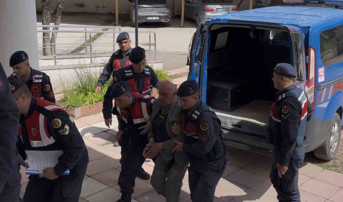 Karı-kocayı öldüren cinayet zanlısı adliyeye sevk edildi Kastamonu’nun Taşköprü ilçesinde husumetli olduğu karı-kocayı silahla vurarak öldüren cinayet