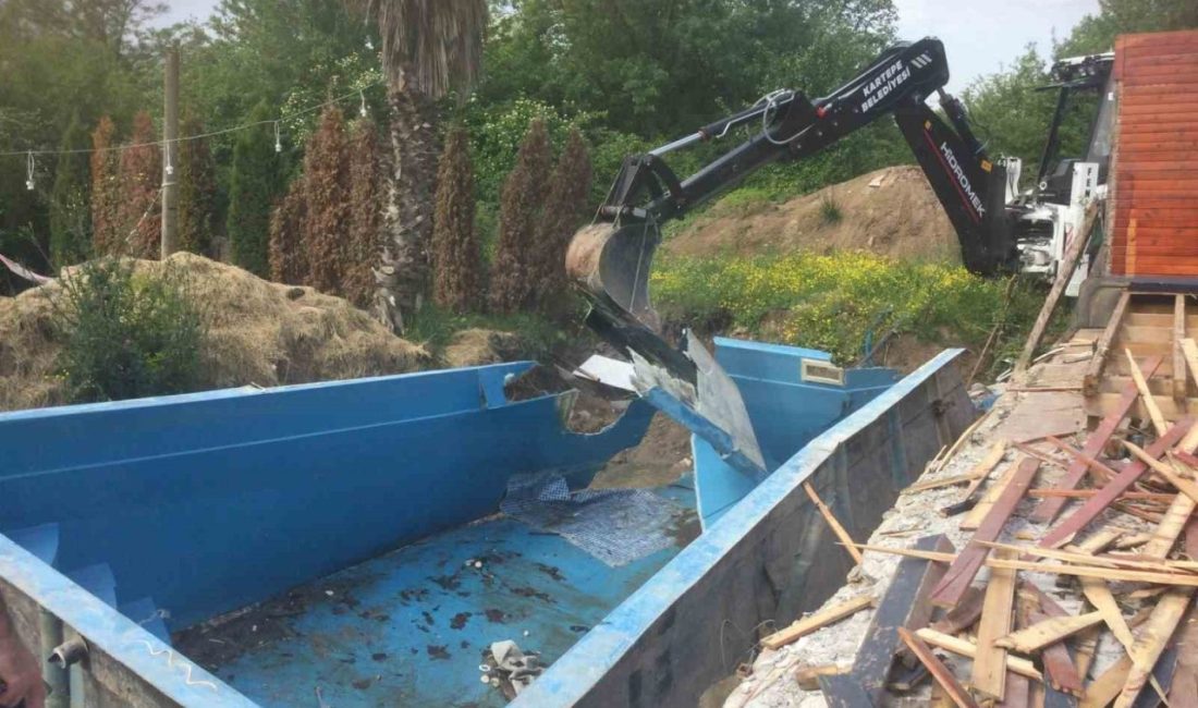 Kartepe’de kaçak bungalovlar yıkıldı Kartepe’de imar mevzuatına aykırı inşa edilen 14 ruhsatsız bungalov yıkıldı.