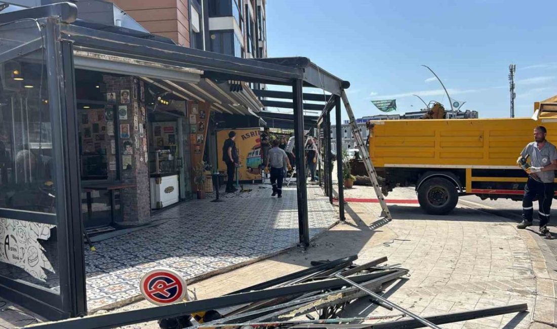 Kartepe’de ruhsatsız genişletilen iş yerlerine yıkım Kartepe’de mevzuata aykırı olarak genişletildiği tespit edilen iş yerlerine yönelik