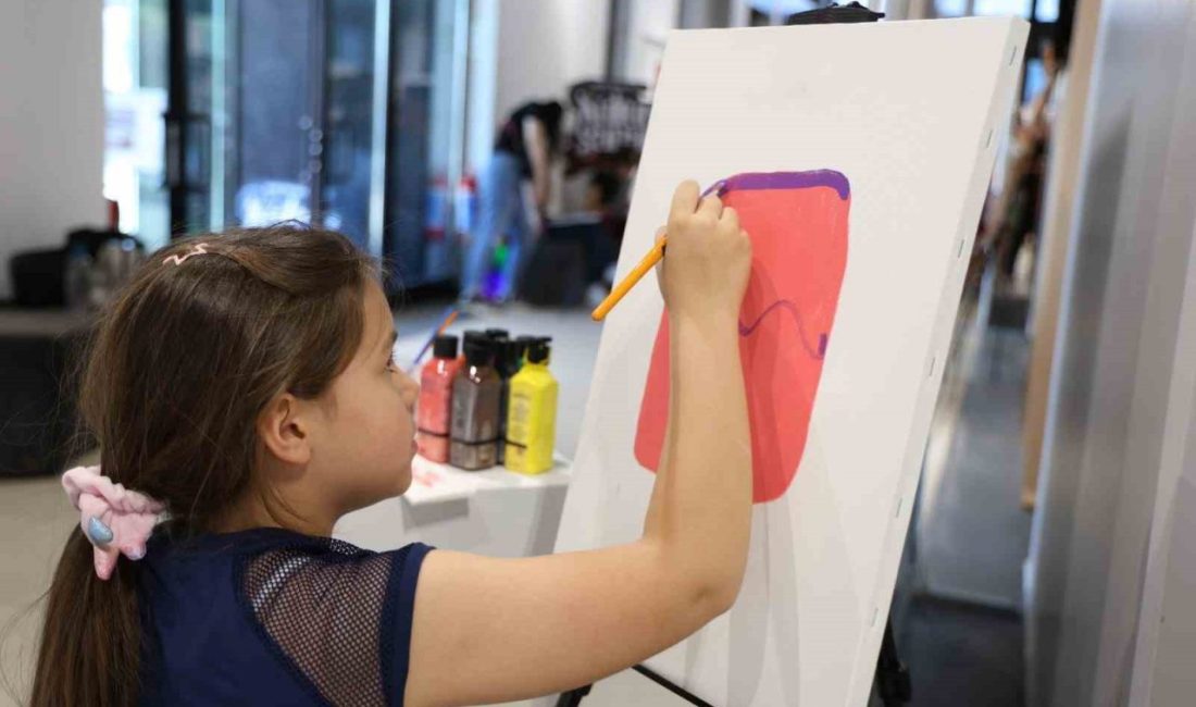 Kartepe’de sanat rüzgarı esti Kartepe Sanat Evi’nde farklı yaş gruplarından 57 öğrenci karakalem, akrilik