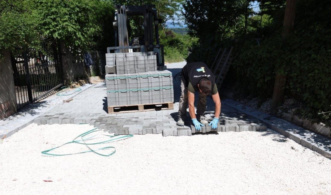 Kartepe’de sokaklar parke tamiratlarıyla konfor kazanıyor Kartepe Belediyesi Fen İşleri Müdürlüğü ekipleri, ilçe genelinde yol konforunu