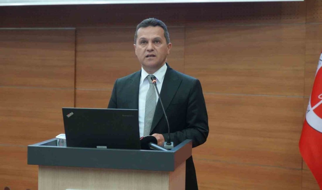 Kastamonu’da gerçekleştirilen Uluslararası Şeyh Şaban-ı Veli Sempozyumu’nda konuşan Kastamonu Üniversitesi