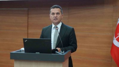 Kastamonu’da gerçekleştirilen Uluslararası Şeyh Şaban-ı Veli Sempozyumu’nda konuşan Kastamonu Üniversitesi