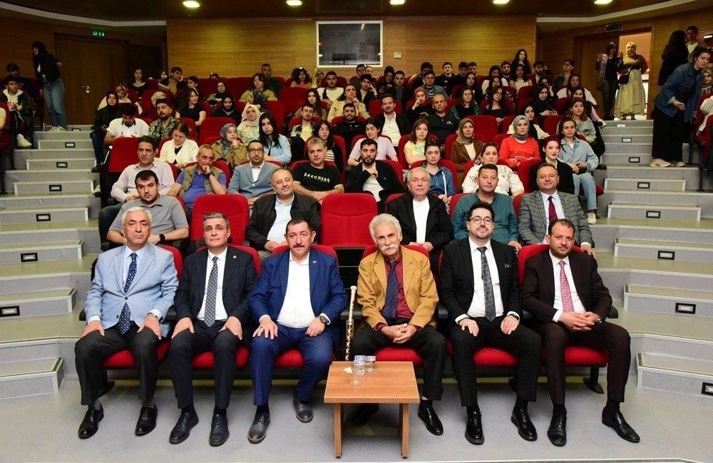 Kastamonu Üniversitesi’nde Anadolu’nun kültürel ve tarihi miras anlatıldı Kastamonu Üniversitesi’nde Müzeler Haftası etkinlikleri çerçevesinde düzenlenen konferansta, Prof. Dr.