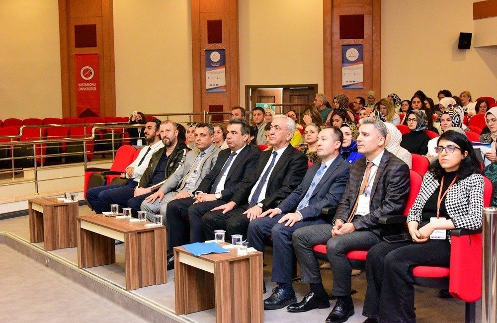 Kastamonu Üniversitesi’nde Dijital Yeterlilik Konferansı ve Çalıştayı yapıldı Kastamonu Üniversitesi ve Dokuz Eylül Üniversitesi iş birliğiyle “Empower Digi