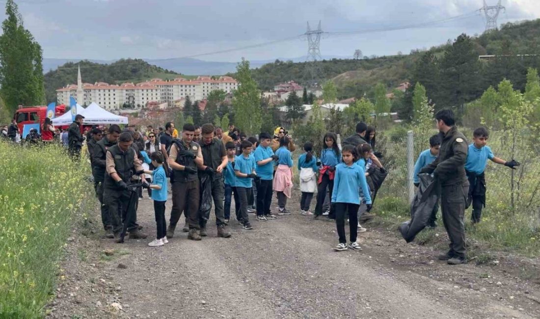 Kastamonu’da ormanlar için seferber olundu Kastamonu’da “Orman Benim” kampanyası çerçevesinde protokol üyeleri, vatandaşlar ve öğrenciler
