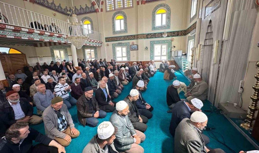 Kastamonu’da vatandaşlar yağmur duası etti Kastamonu’nun Tosya ilçesinde köylüler, tarım sezonunun bereketli geçmesi için şükür