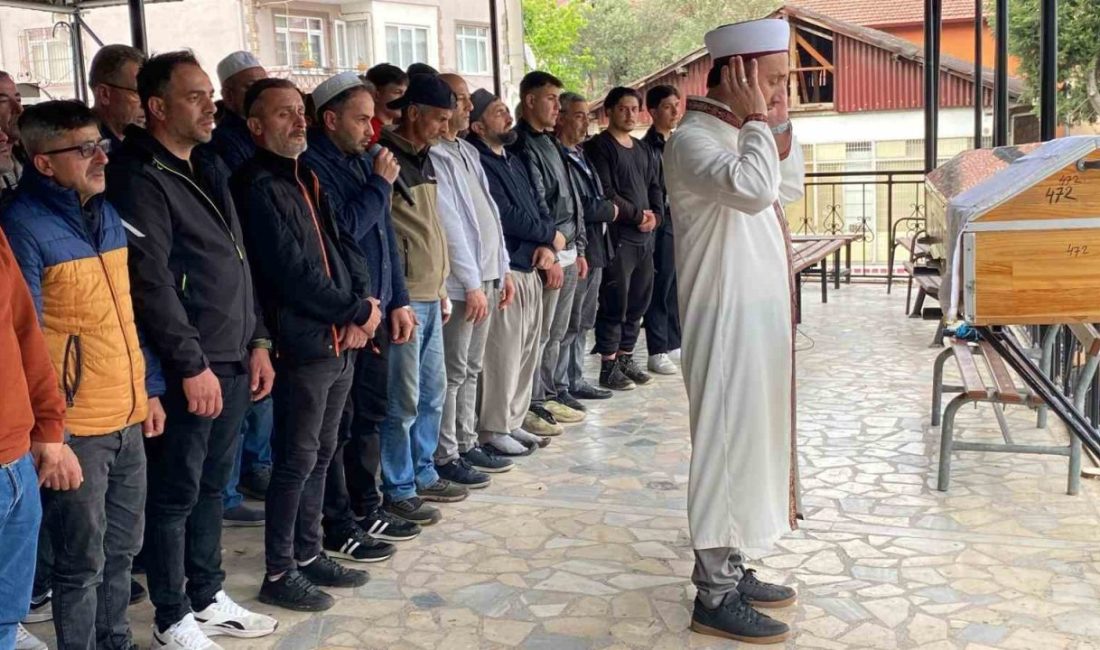 Kazada ölen motosiklet sürücüsü defnedildi Kocaeli’nin İzmit ilçesinde trafik kazasında hayatını kaybeden 18 yaşındaki motosiklet