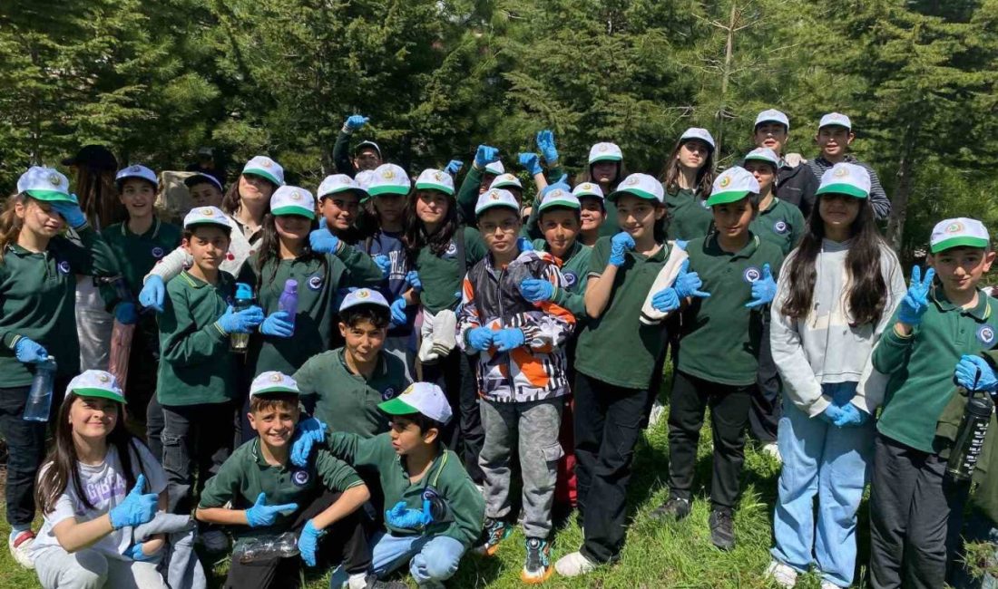 Kent ormanında çöpler toplandı DÜZCE(İHA) – Düzce’de Kent Ormanında çalı ve kuru ot gibi