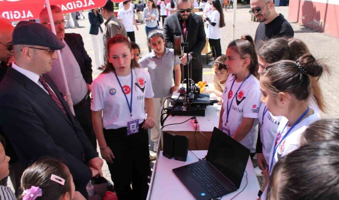 Kocaali Gümüşoluk Ortaokulu’nda TÜBİTAK 4006 Bilim Fuarı coşkusu Sakarya’nın Kocaali ilçesinde bulunan Gümüşoluk Ortaokulu, 21-22 Mayıs 2025 tarihlerinde