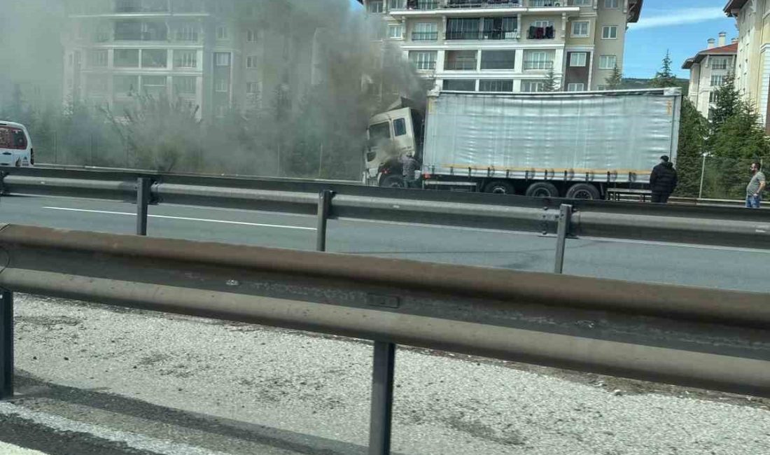 Kocaeli’de alevlere teslim olan tır, itfaiye ekiplerince söndürüldü Anadolu Otoyolu Kocaeli geçişinde alevlere teslim olan tır itfaiye ekiplerince