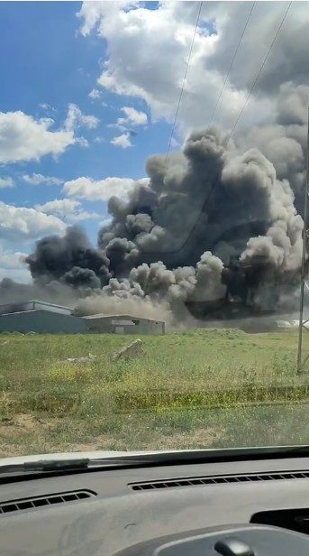Kocaeli’de boya fabrikasında yangın çıktı Kocaeli’nin Gebze ilçesinde bir boya fabrikasında çıkan yangına müdahale ediliyor.