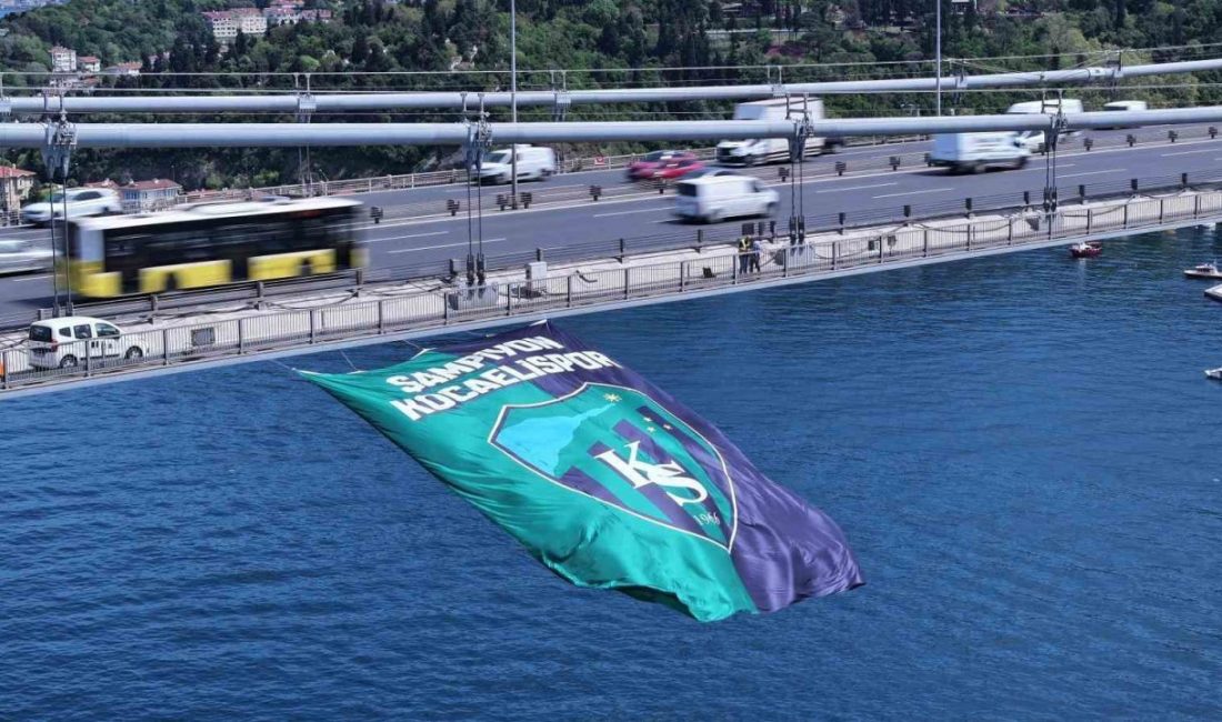 Kocaelispor’un bayrağı İstanbul Boğazı’nda dalgalandı Kocaelispor’un şampiyonluk bayrağı, Osmangazi Köprüsü’nden sonra Fatih Sultan Mehmet Köprüsü’ne