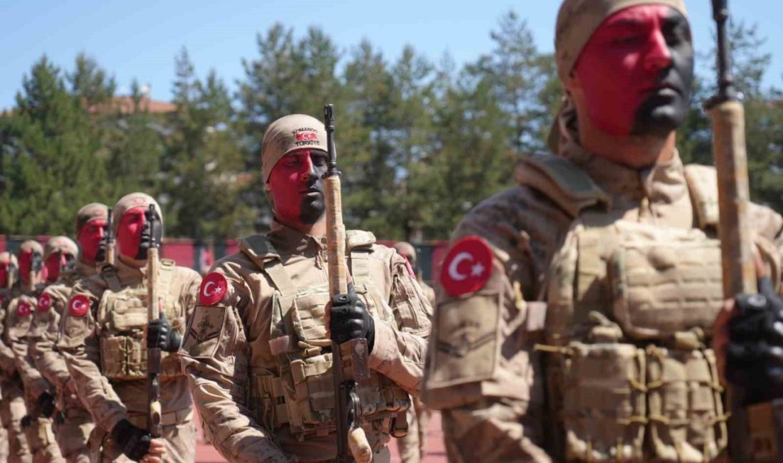 Komandoların 19 Mayıs gösterisi ile hayran bıraktı Kastamonu’da düzenlenen 19 Mayıs Atatürk’ü Anma, Gençlik ve Spor Bayramı