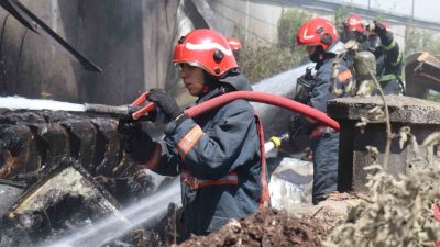 Sakarya’nın Adapazarı ilçesindeki Keresteciler Sanayi Sitesi içerisinde bulunan bir kontrplak