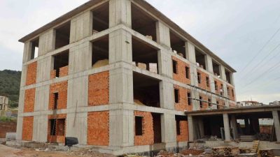 Körfez Devlet Hastanesi ek hizmet binasının inşaat çalışmaları devam ediyor.