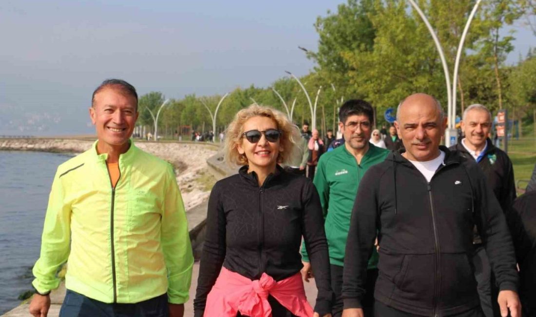 Körfezliler sağlıklı yaşam için yürüdü Körfez Belediyesi tarafından düzenlenen etkinlikte genç ve yaşlı tüm vatandaşlar