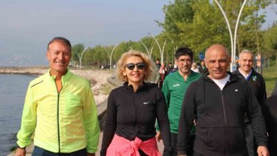 Körfez Belediyesi tarafından düzenlenen etkinlikte genç ve yaşlı tüm vatandaşlar