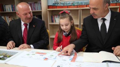 Kocaeli’de 23 Nisan’da temsili olarak Büyükşehir Belediye Başkanı Tahir Büyükakın’ın