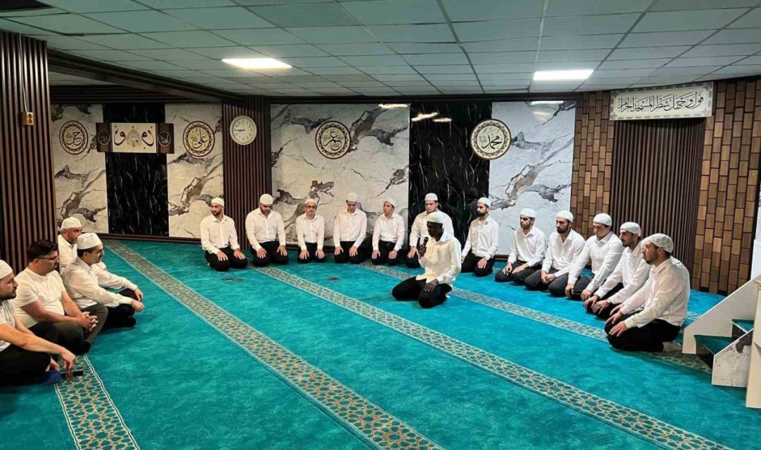 Kur’an-ı Kerim’i öğrenen öğrencilere hediye ı Kerim kursuna katılarak Kur’an öğrenen öğrencilere hediyeler verildi. Düzce