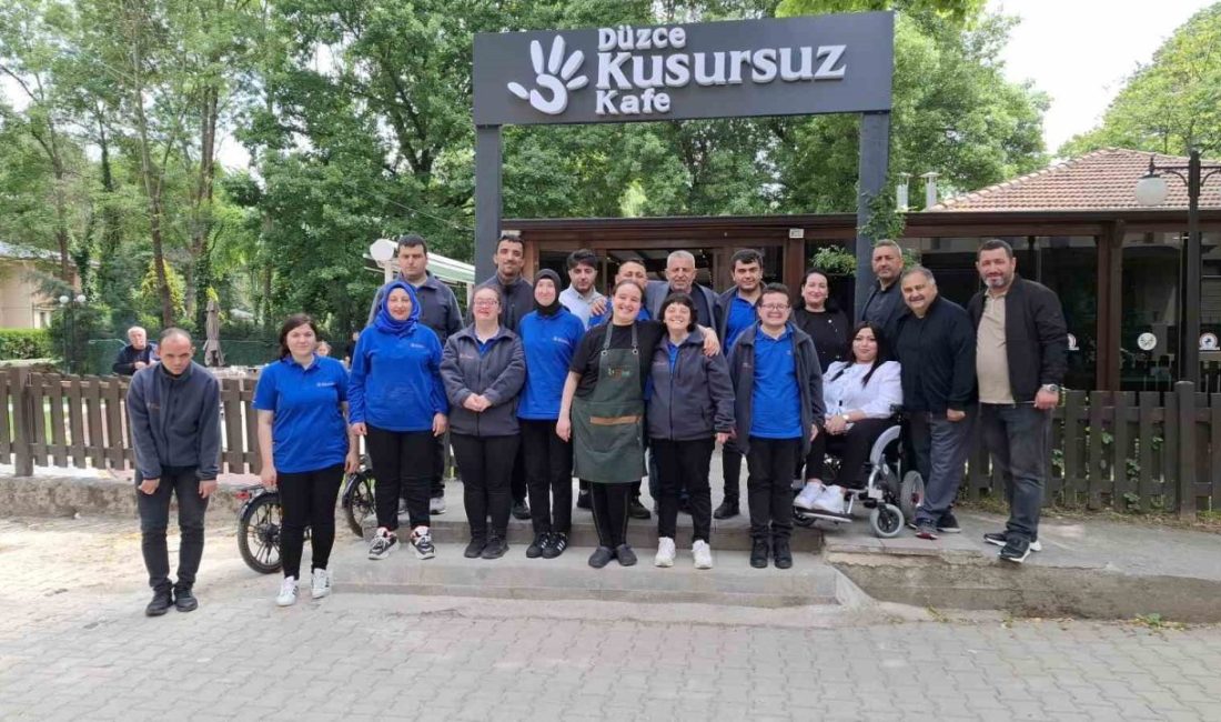 Kusursuz kefenin çalışanlarıyla bir araya geldiler İş Sendikası Düzce Şube Başkanı Ali Kemal Esen, çalışanlarla bir