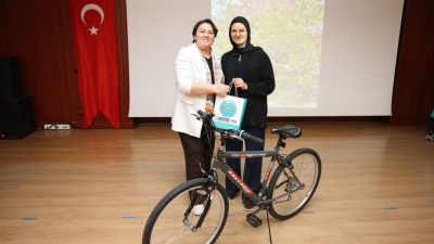 Çayırova’da Flora Liseler Arası Botanik Fotoğraf Yarışması’nda ödüller sahiplerini buldu.