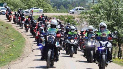 Bolu’da meslek lisesi öğrencileri, “Bir Kural, Bir Ömür” sloganıyla düzenlenen