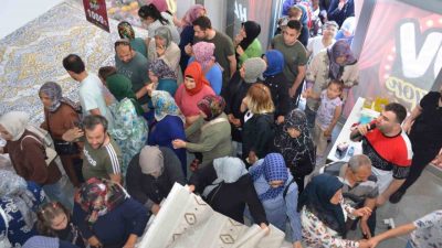 Bilecik’te açılan bir halı mağazası ilk 50 müşteriye açılışa özel