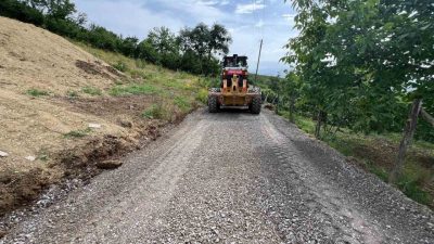 DÜZCE (İHA) – Düzce’de köy yollarında malzemeli bakım çalışmaları aralıksız