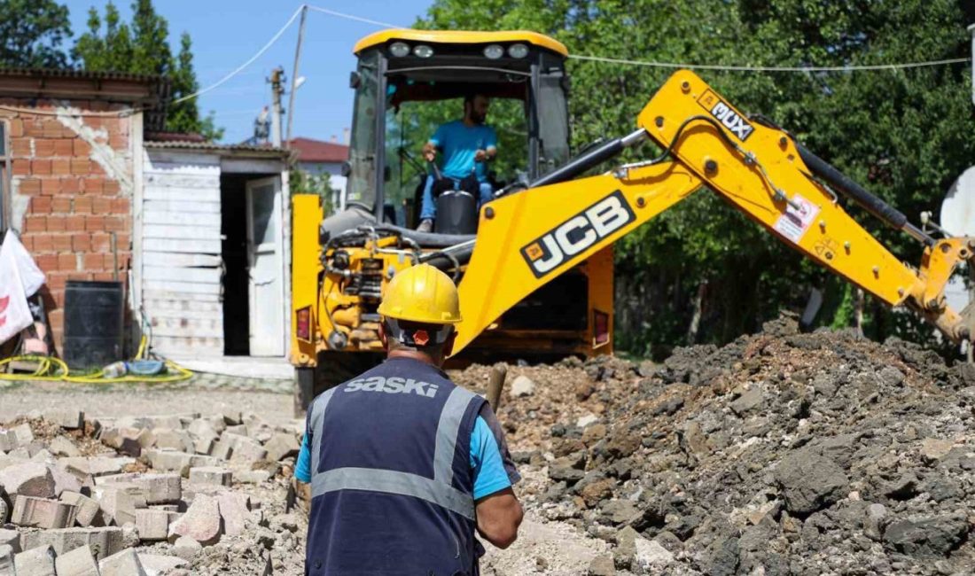 Mekece Mahallesi’nin 2 bin metrelik içme suyu hattı yenileniyor SASKİ, Mekece Mahallesi’nin içme suyu altyapısını yeniliyor. Tarımsal faaliyetlerden dolayı