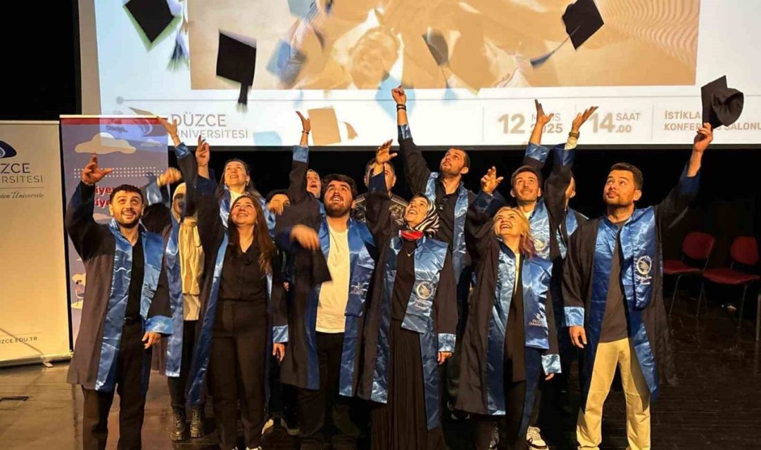 Mezunlar bir kez daha kep attı Düzce Üniversitesi’nde bu yıl DÜFEST’25 etkinlikleri kapsamında düzenlenen “Eski Dostlar,