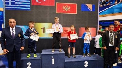 Karadağ’da düzenlenen Balkan Karate Şampiyonası’na katılan Gebze Aksu Spor Kulübü’nün