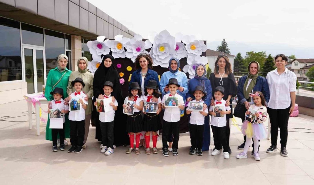 Miniklerden annelerine özel gösteri Düzce Belediyesi Çocuk Üniversitesi, Anneler Günü dolayısıyla anlamlı bir kutlama