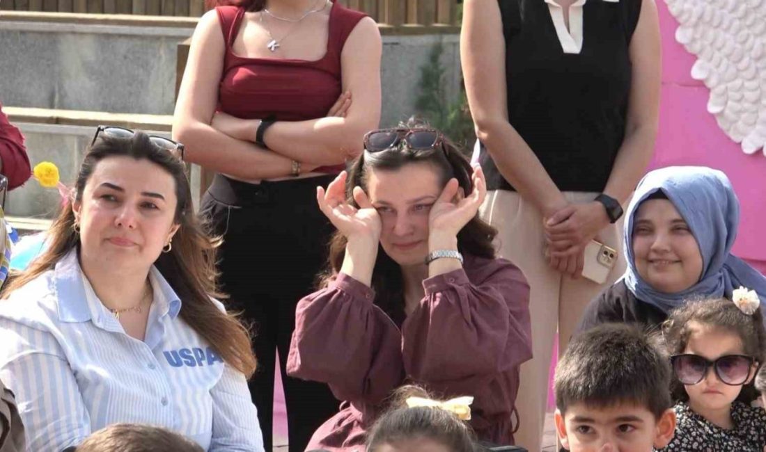 Miniklerden duygusal Anneler Günü kutlaması Düzce Belediyesi Çocuk Gündüz Bakımevi’nde öğrenim gören minik öğrenciler, Anneler