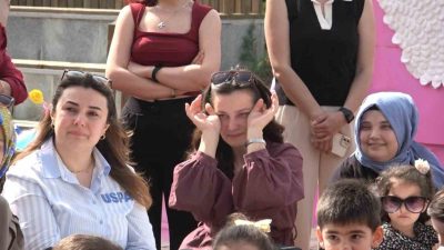 Düzce Belediyesi Çocuk Gündüz Bakımevi’nde öğrenim gören minik öğrenciler, Anneler