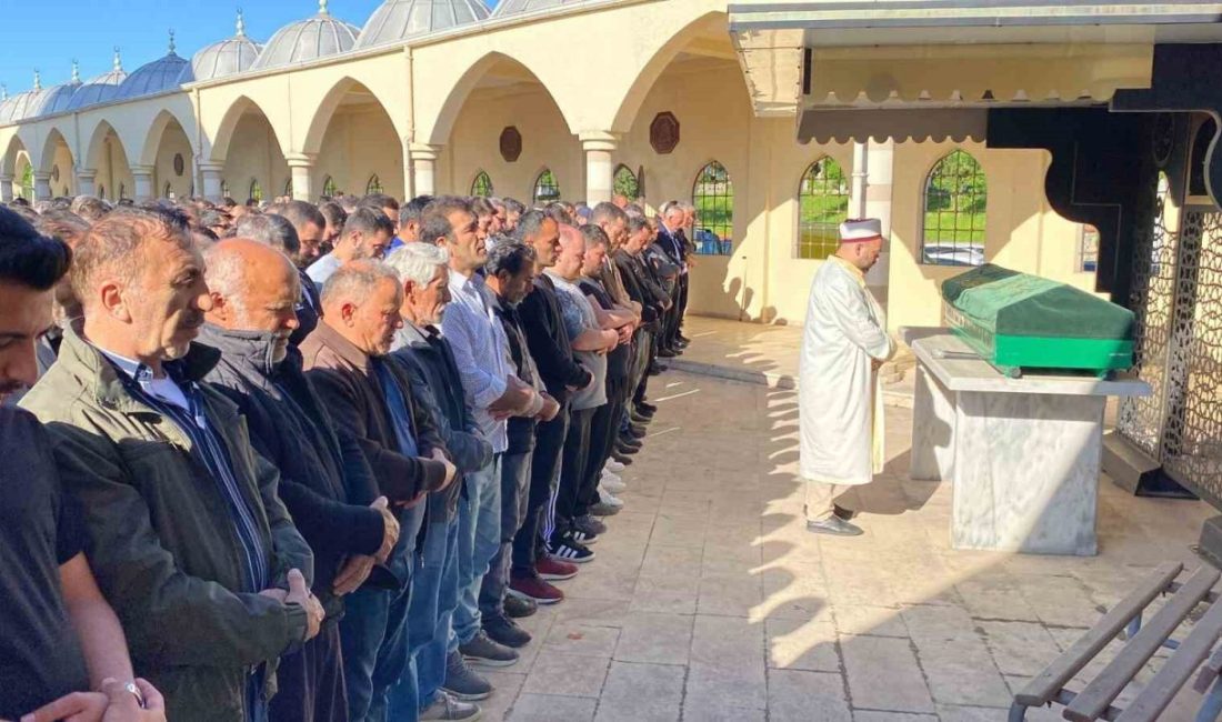 Miras meselesi yüzünden amcası tarafından öldürülen genç toprağa verildi Kocaeli’de miras meselesi sebebiyle amcası tarafından pompalı tüfekle vurularak öldürülen