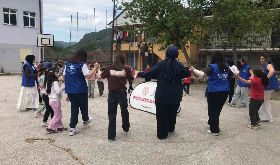 Öğrenciler unutulmaz gün yaşadı DÜZCE(İHA) – Düzce Gençlik ve Spor Müdürlüğü Gençlik Merkezi gönüllüleri