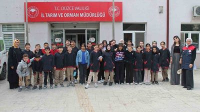 Düzce Hafız Hasan Şen İmam Hatip Ortaokulu 5. sınıf öğrencileri,