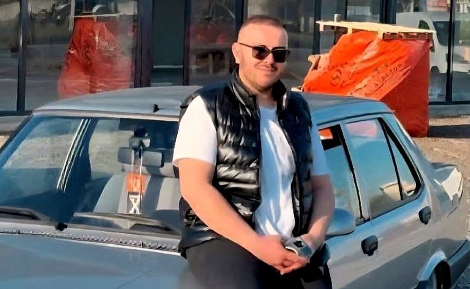 Ölüme sebebiyet veren demir boru yüklü kamyonun sürücüsü tutuklandı Sakarya’nın Pamukova ilçesi D-650 kara yolunda ticari taksinin adeta ok
