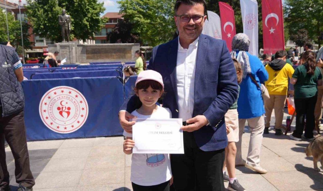 Oryantiring etkinliği kent meydanında yapıldı DÜZCE(İHA) – Düzce’de 2025 Aile Yılı kapsamında labirent oryantiring etkinliği