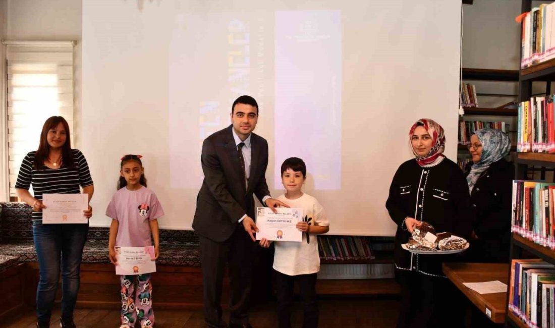 Osmaneli’nde kitap okuma kültürü teşvik ediliyor Osmaneli Kaymakamı Abdüssamed Kılıç, ilçe halk kütüphanesinde düzenlenen sertifika programına